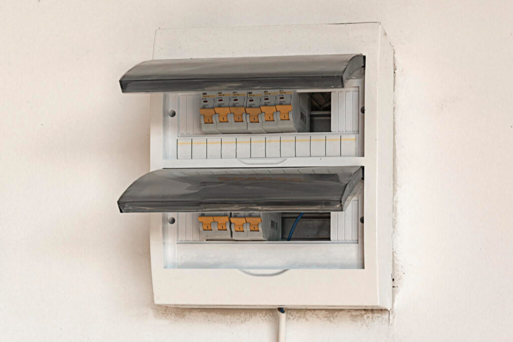 AC circuit breaker